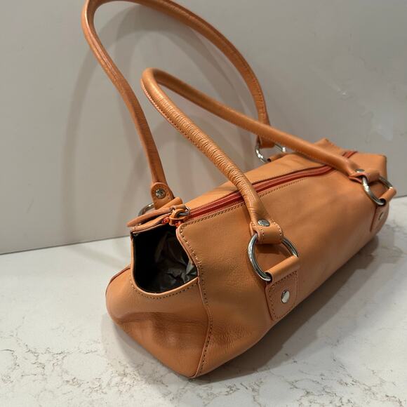 Trendy baguette shape Kenneth Cole New York Leather Satchel Shoulder Bag Tan - Picture 3 of 5